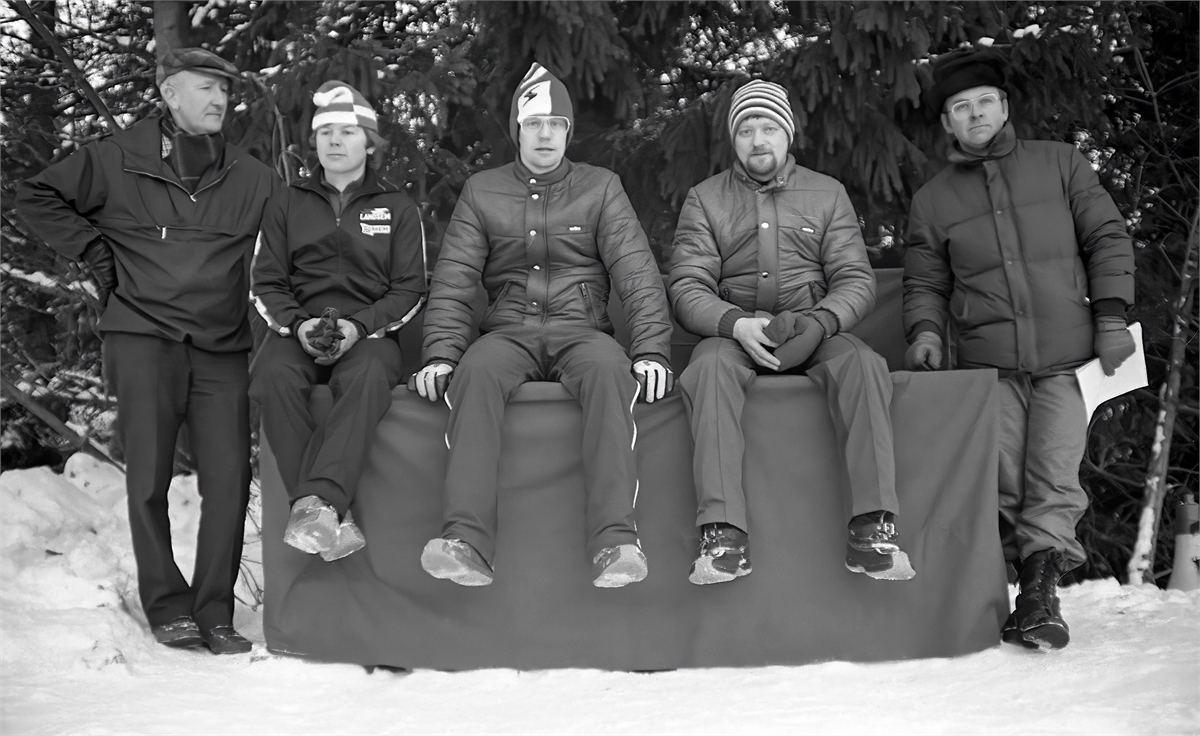 Rennkomiteen under KM i hopp i Finnkollen i 1981. Fra venstre Kåre Bjørn Kjernli, Bjørn Limbodal, Svein Olav Nymoen, Gunnar Ørbæk og Finn Johannessen